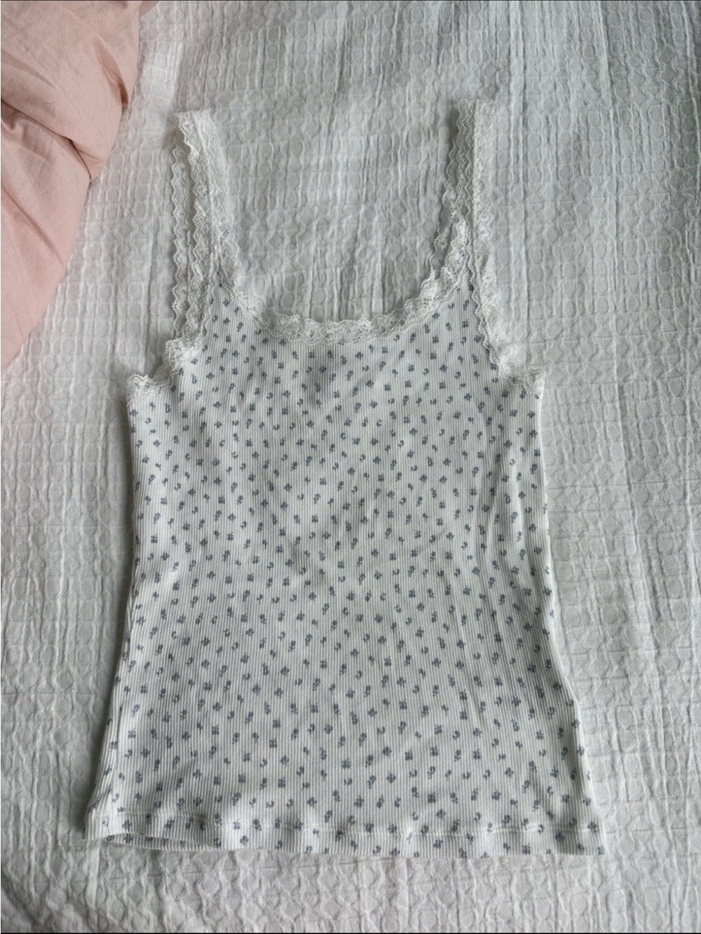 H&M White Ribbed Lace-Trim Tank with Blue Floral Pattern Size S NEW WITHOUT TAGS